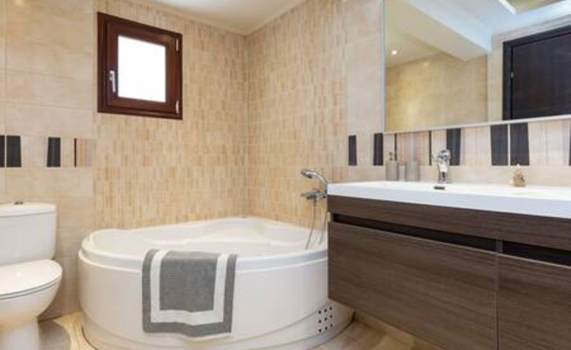 Photo of Bathroom in Ipsos