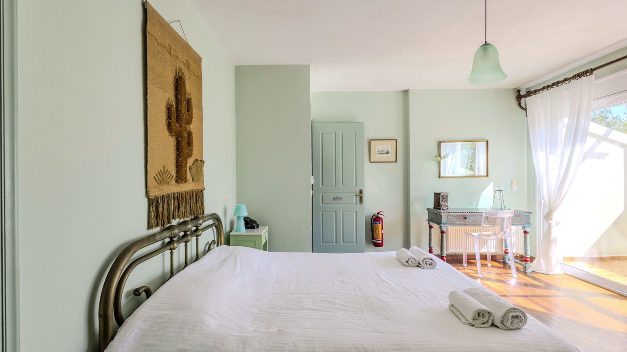 Photo of Bedroom in Melikia