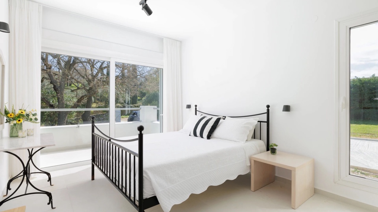 Photo of Bedroom in Petaleia