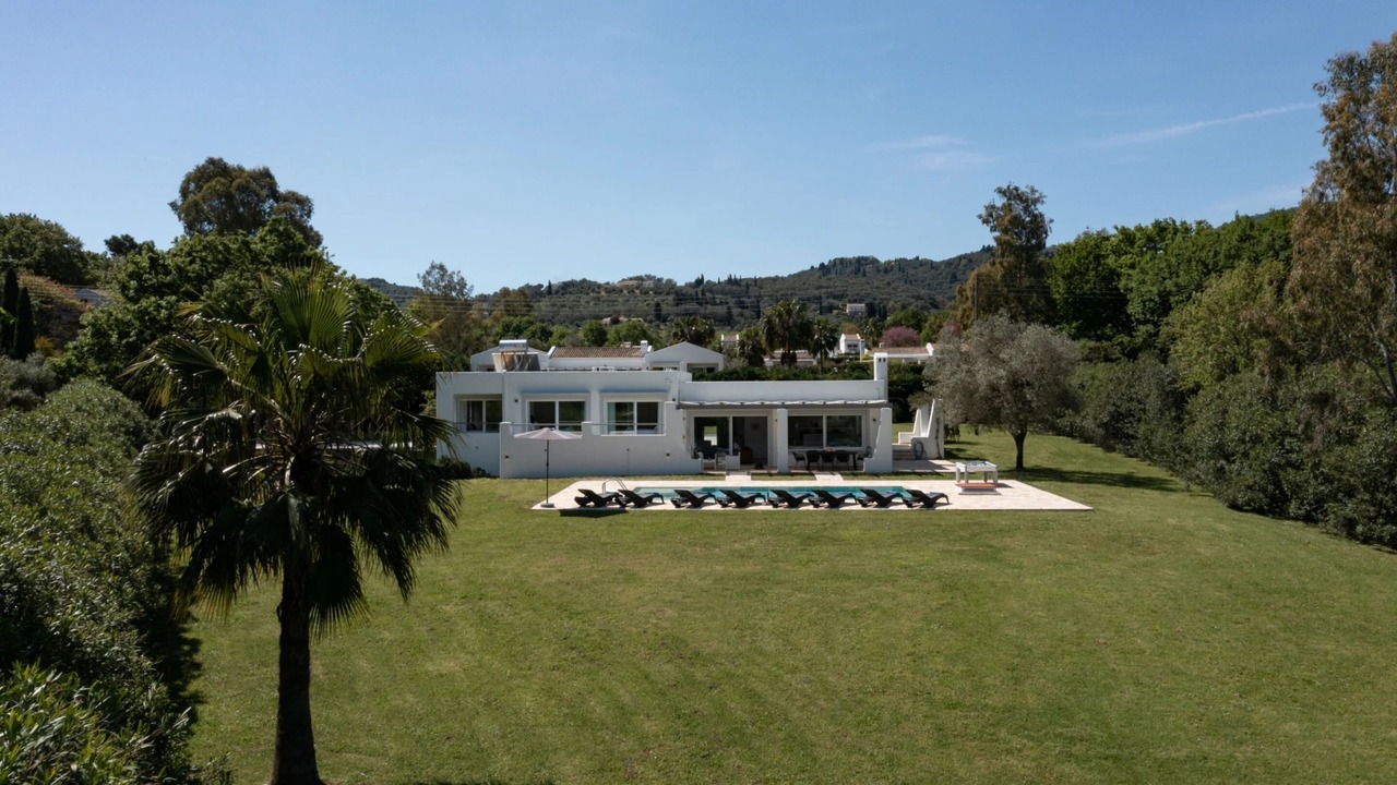 Photo of Outdoor in Petaleia