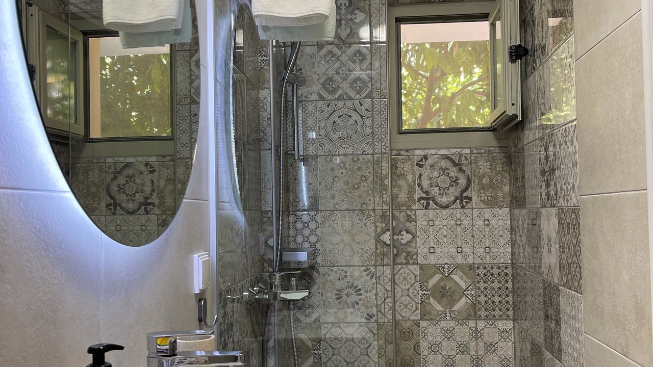 Photo of Bathroom in Loutsa