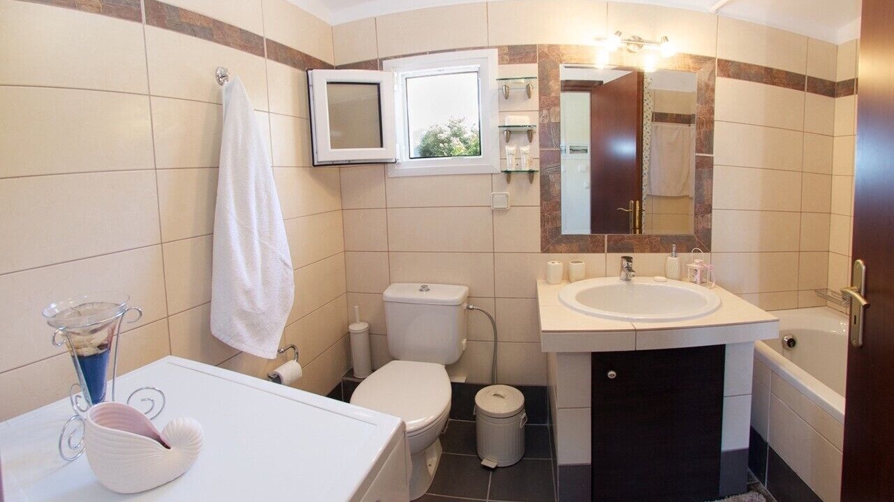 Photo of Bathroom in Katapodata