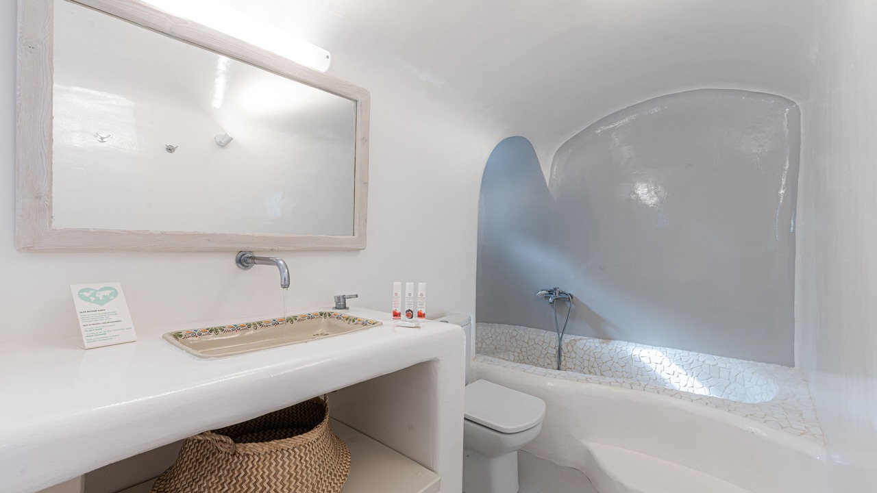 Photo of Bathroom in Psarou