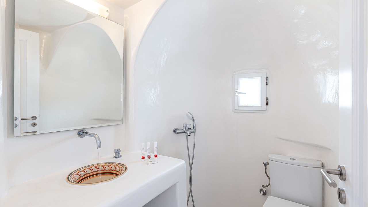 Photo of Bathroom in Psarou