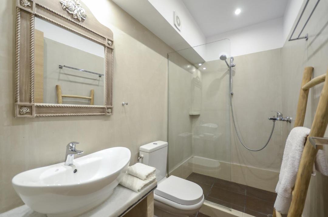 Photo of Bathroom in Glinado