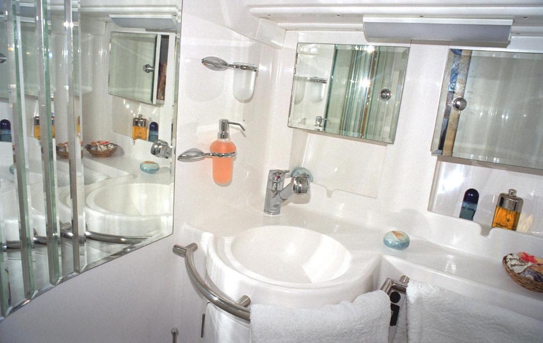 Photo of Bathroom in Alimos