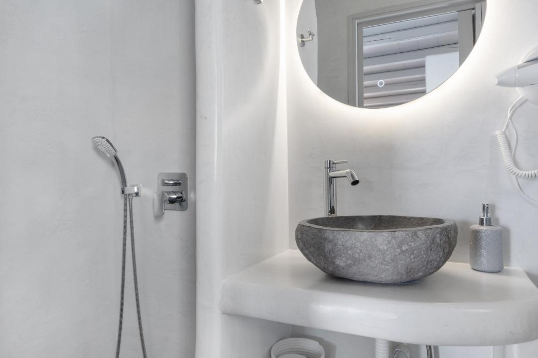 Photo of Bathroom in Katapola