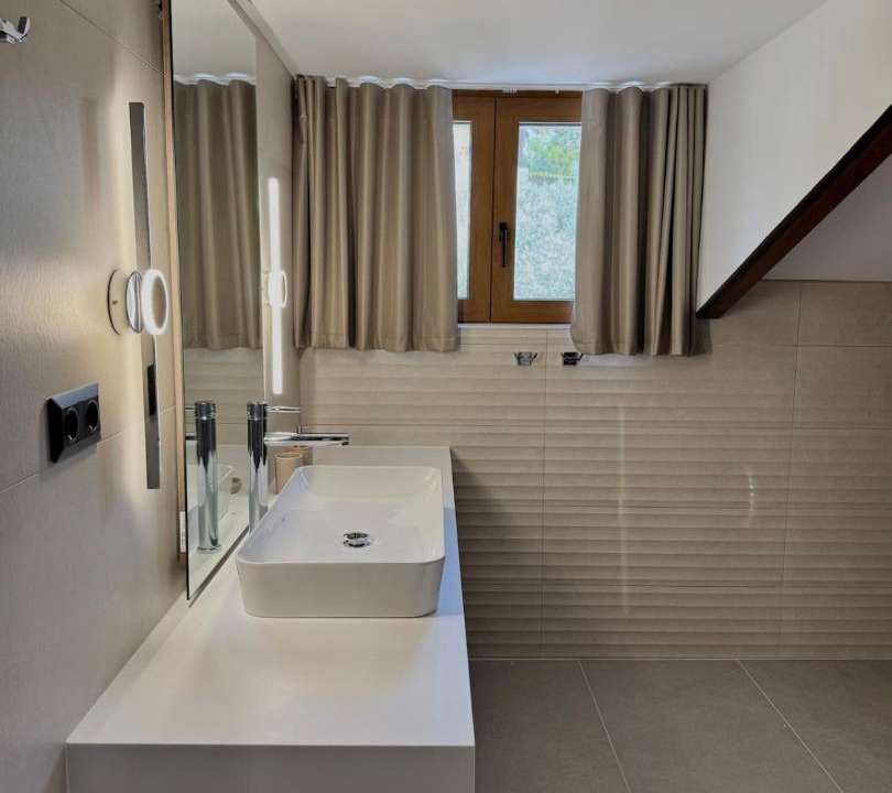 Photo of Bathroom in Livanatai