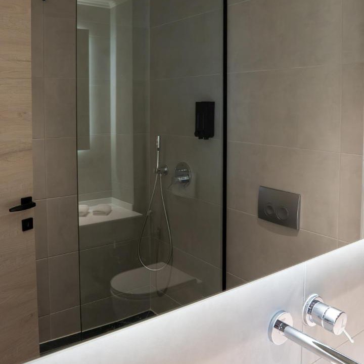 Photo of Bathroom in Drama