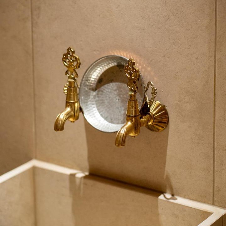 Photo of Bathroom in Drama