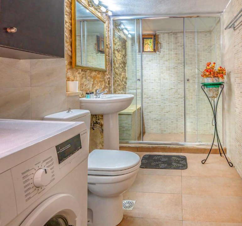 Photo of Bathroom in Maroulas