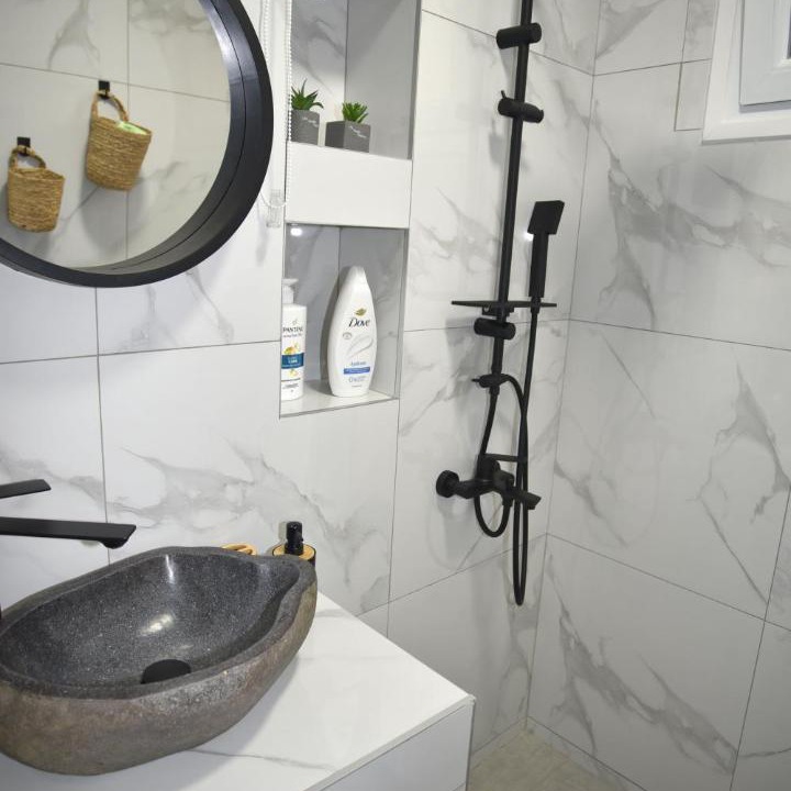 Photo of Bathroom in Drama