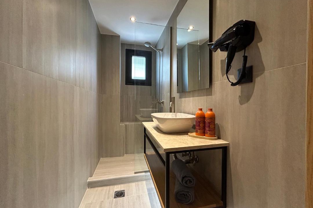 Photo of Bathroom in Vardaris