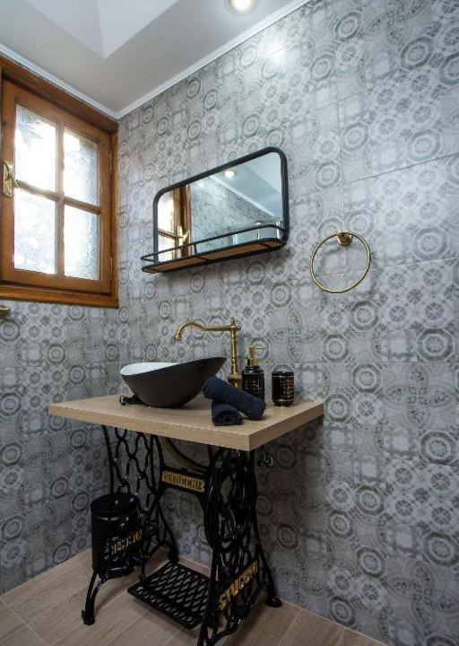 Photo of Bathroom in Salakos