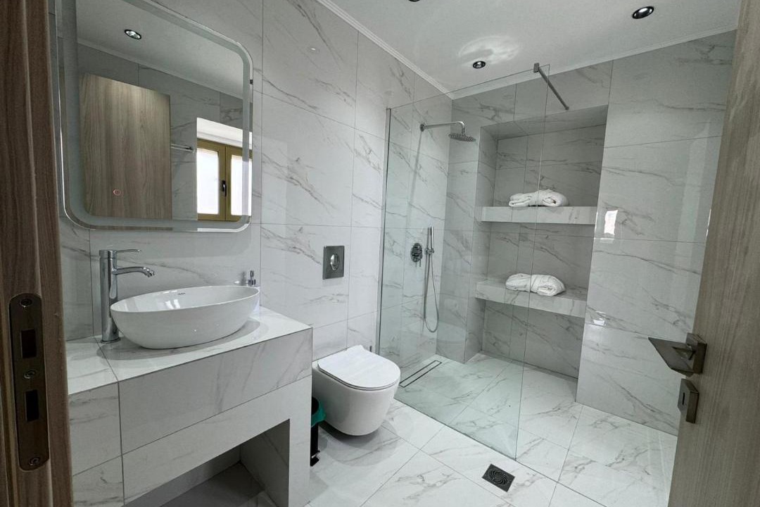 Photo of Bathroom in Parisata
