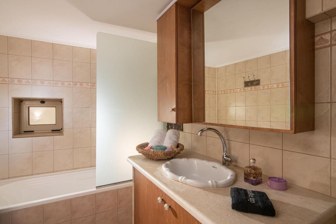 Photo of Bathroom in Minoa Pediada