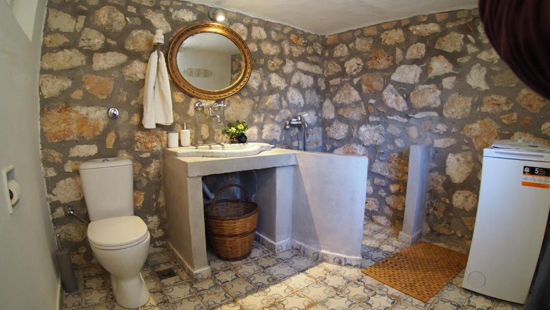 Photo of Bathroom in Assos