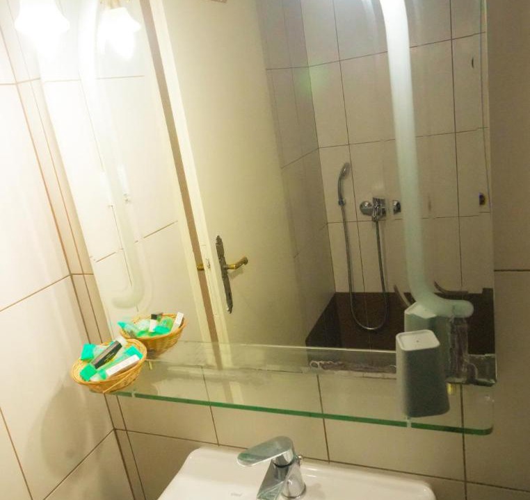 Photo of Bathroom in Drama