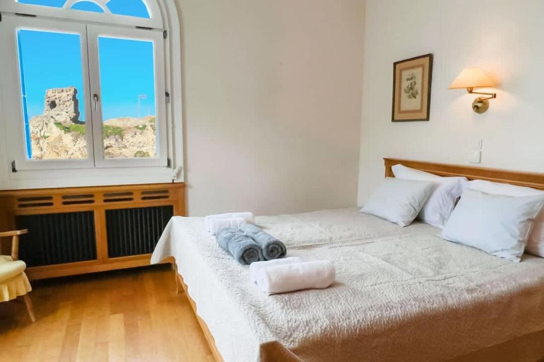 Photo of Bedroom in Paleopolis