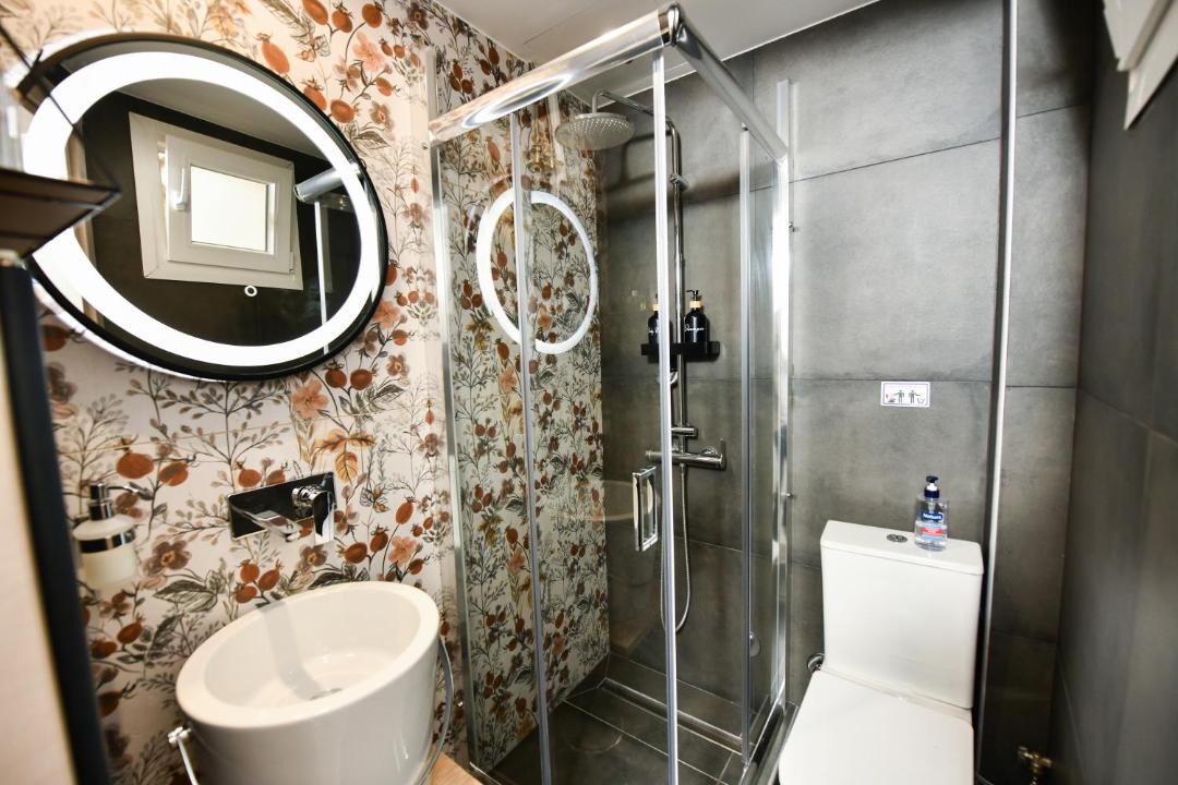 Photo of Bathroom in Larissa