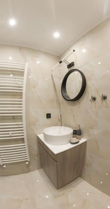 Photo of Bathroom in Drama