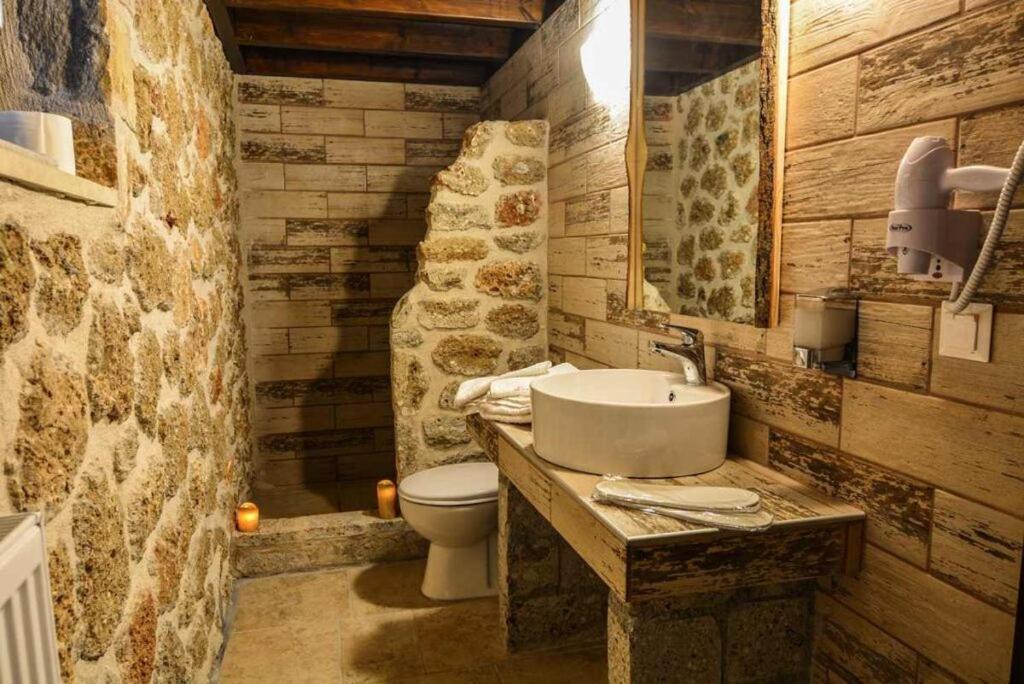 Photo of Bathroom in Synikia Mesi Trikalon