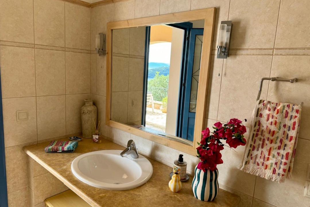 Photo of Bathroom in Mikros Gialos