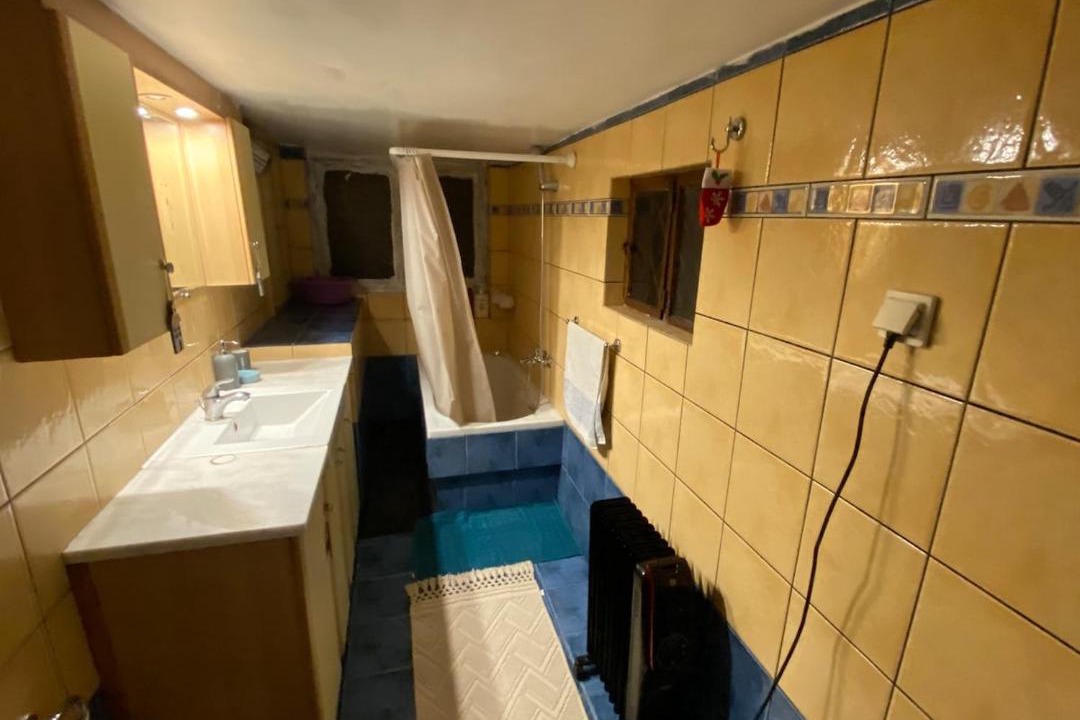 Photo of Bathroom in Galatsi