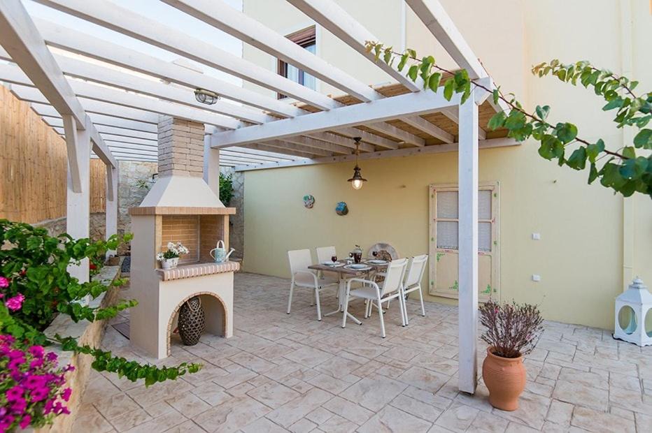 Photo of Patio Balcony in Roussospiti