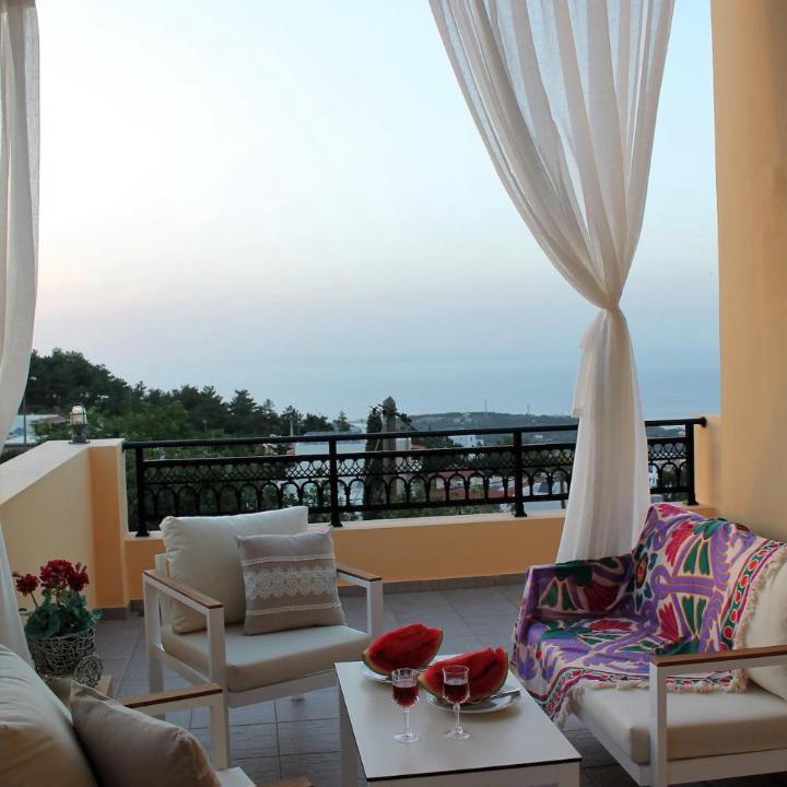 Photo of Patio Balcony in Roussospiti