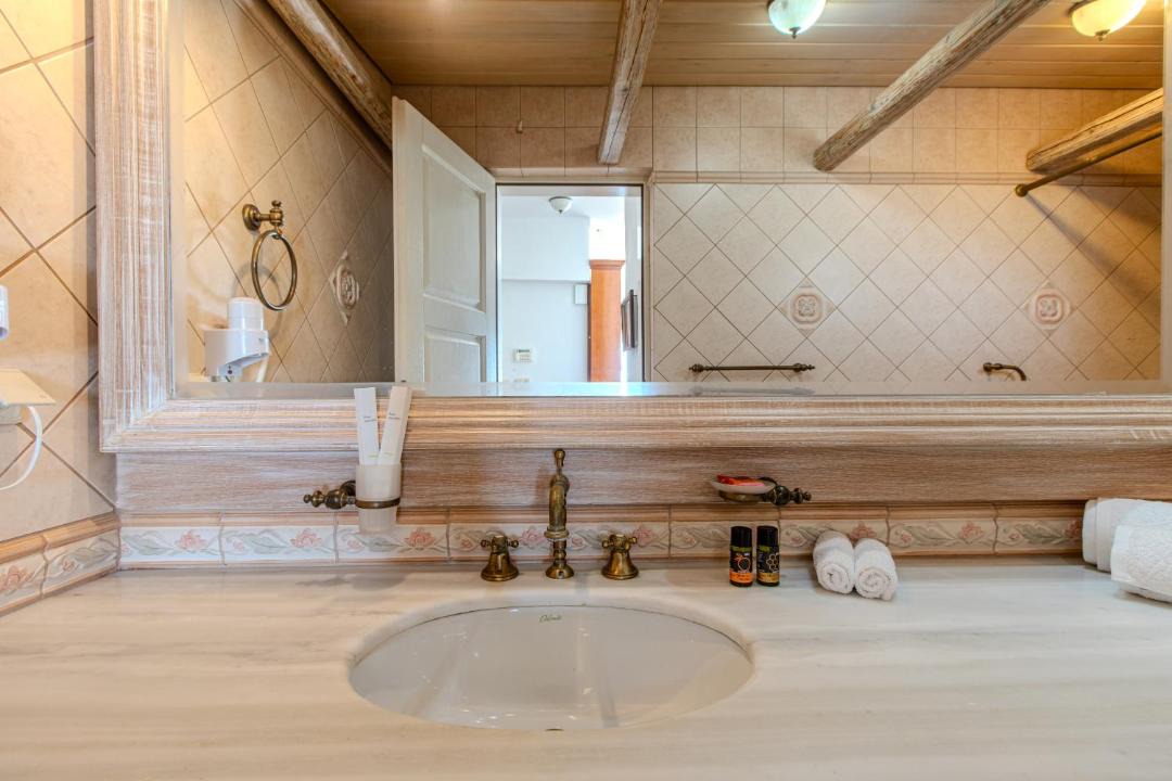 Photo of Bathroom in Platanias Town
