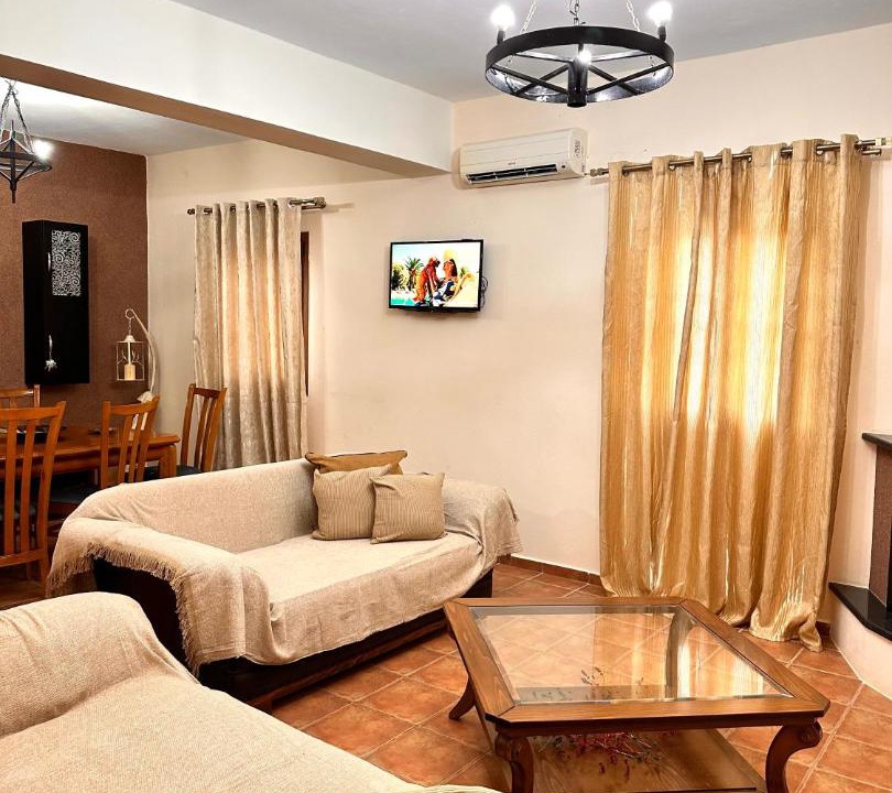 Photo of Livingroom in Alinda