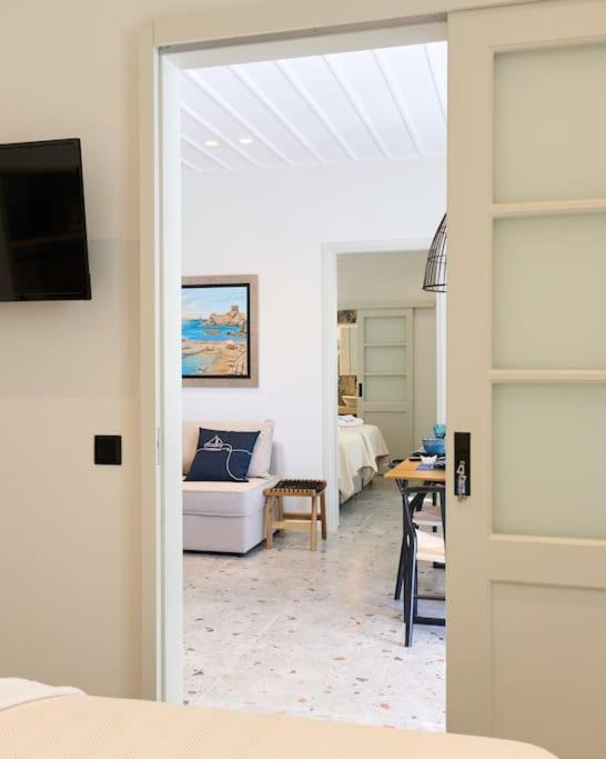 Photo of Livingroom in Paleopolis