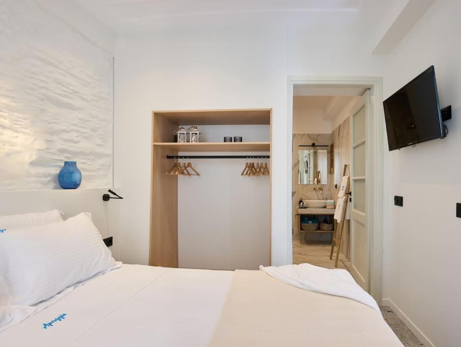 Photo of Bedroom in Paleopolis