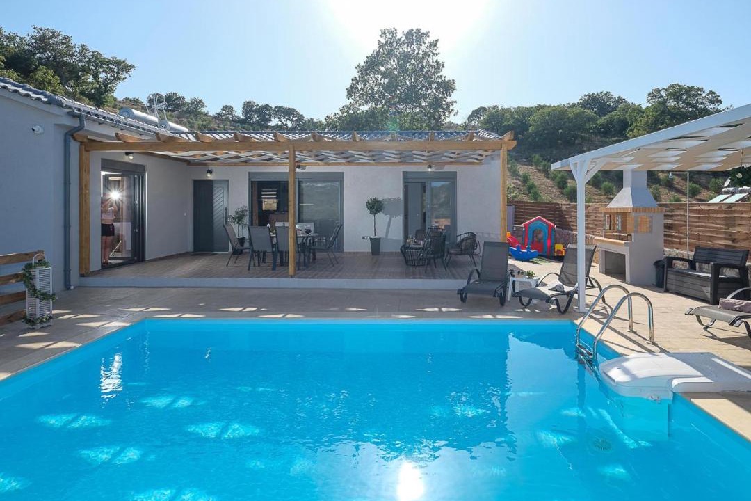 Photo of Outdoor in Monopari