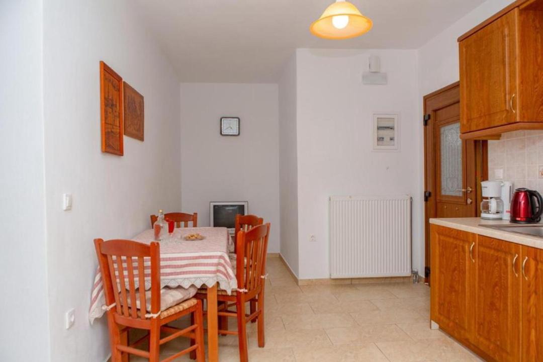 Photo of Livingroom in Aperathos