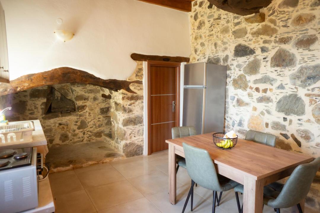 Photo of Others in Amigdalokefali