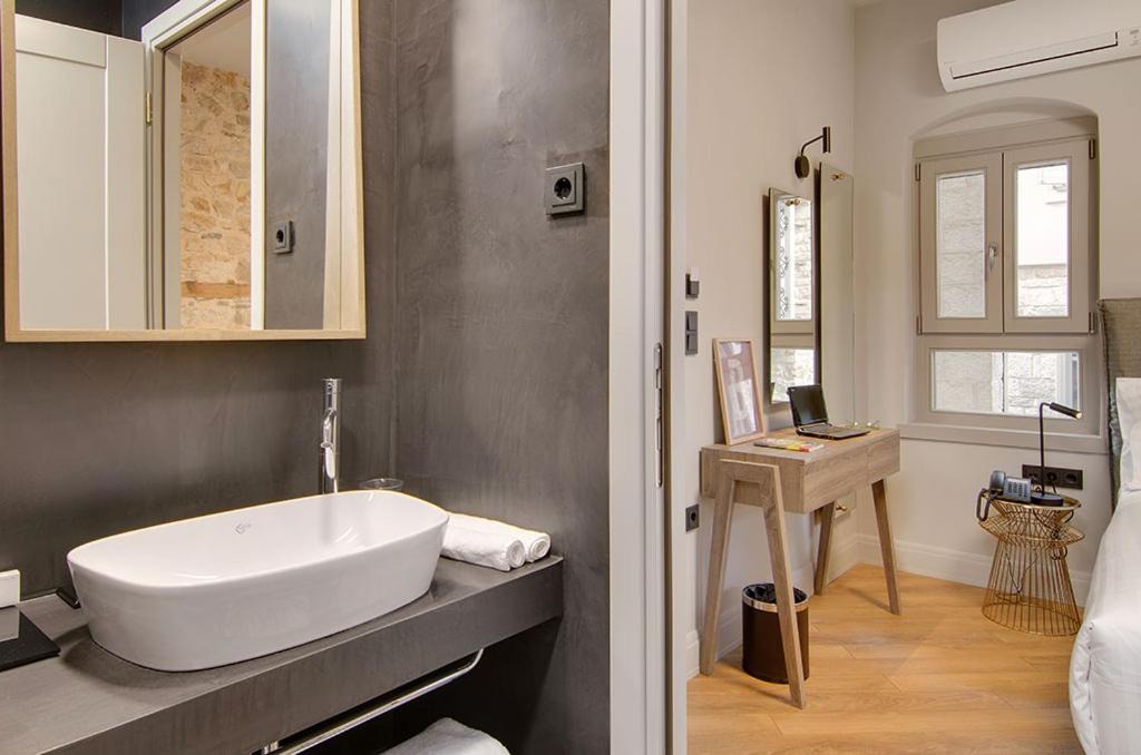 Photo of Bathroom in Ioannina Town Centre
