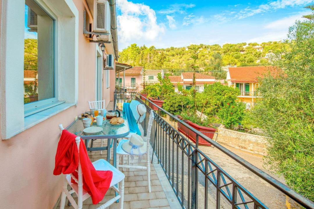 Photo of Patio Balcony in Longos