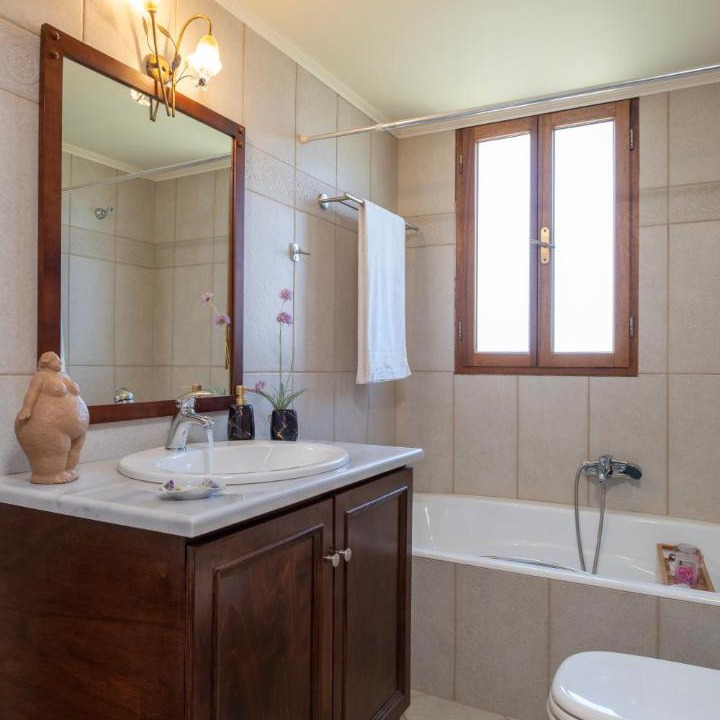 Photo of Bathroom in Likotinarea