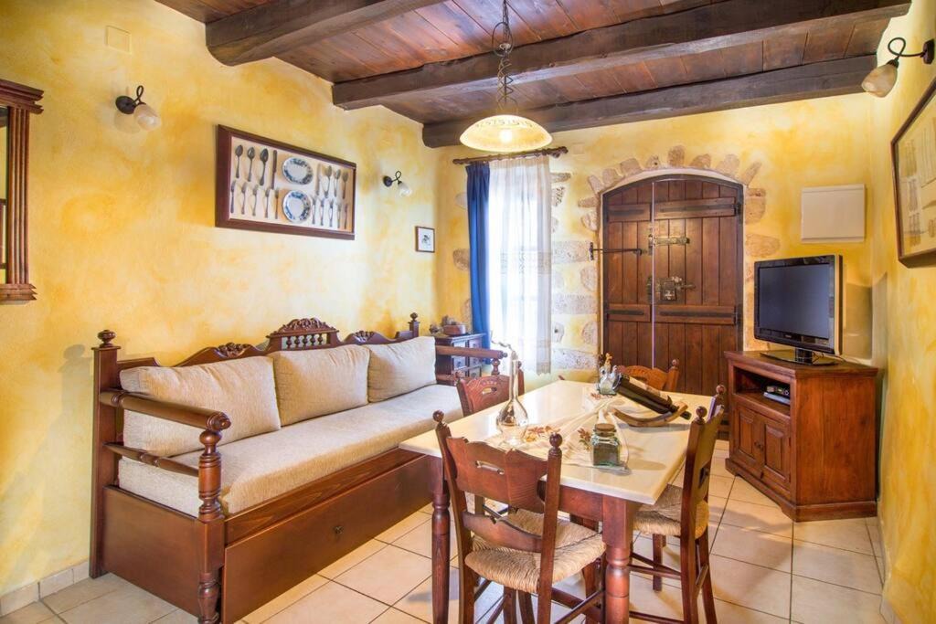 Photo of Livingroom in Samonas