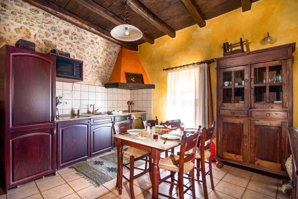Photo of Kitchen in Samonas