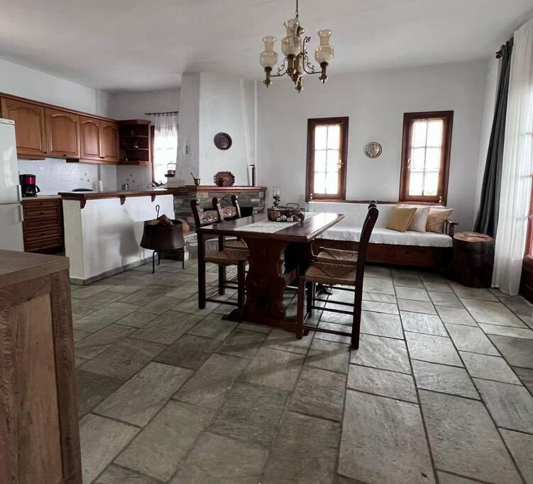 Photo of Kitchen in Mouresi