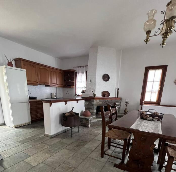 Photo of Kitchen in Mouresi