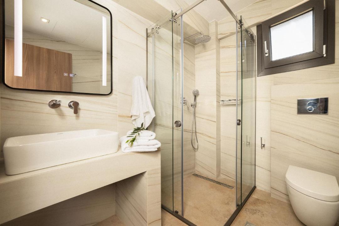 Photo of Bathroom in Psarou