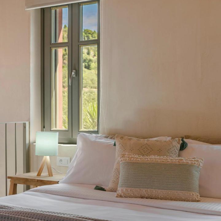 Photo of Bedroom in Frourion