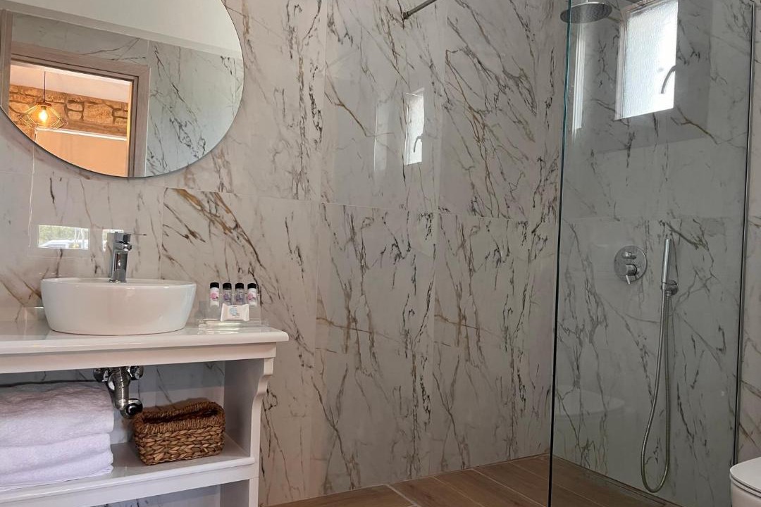 Photo of Bathroom in Valanidorrachi