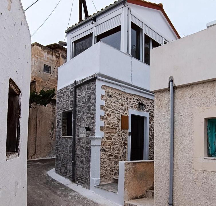 Photo of Buildings in Tourloti