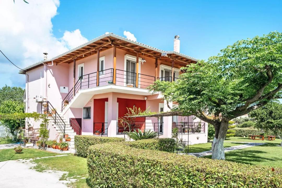 Photo of Buildings in Lygia