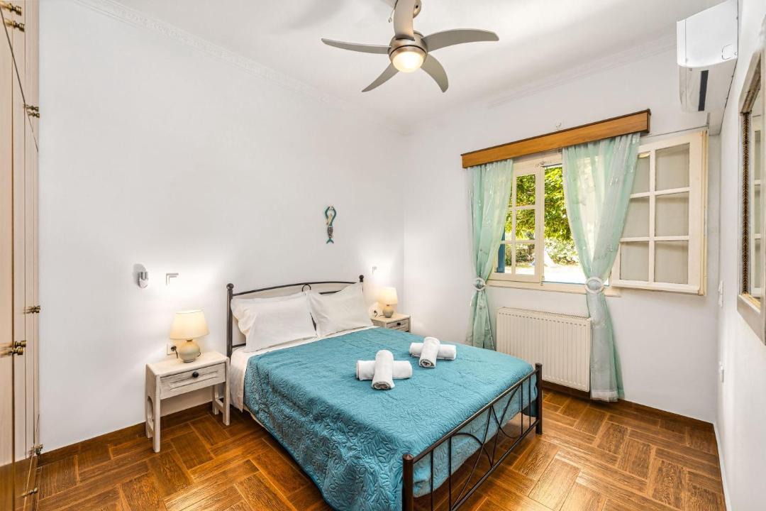 Photo of Bedroom in Neromilos
